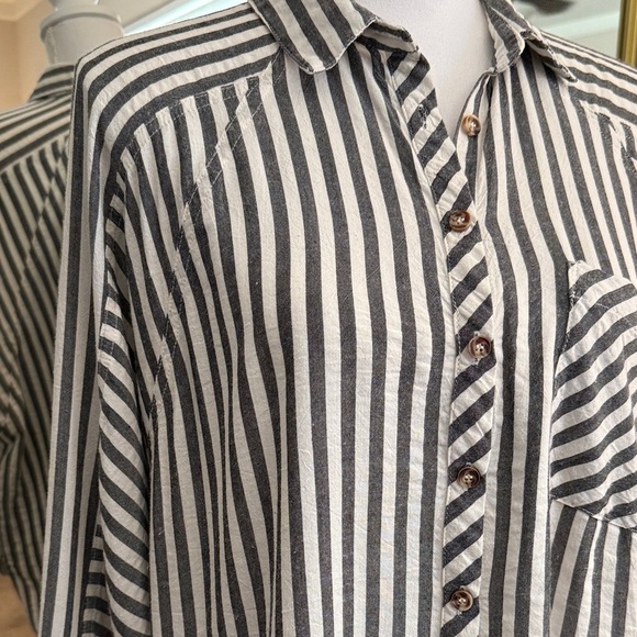 Mod Ref Striped Button Down Shirt in Black and White - Picture 2 of 10